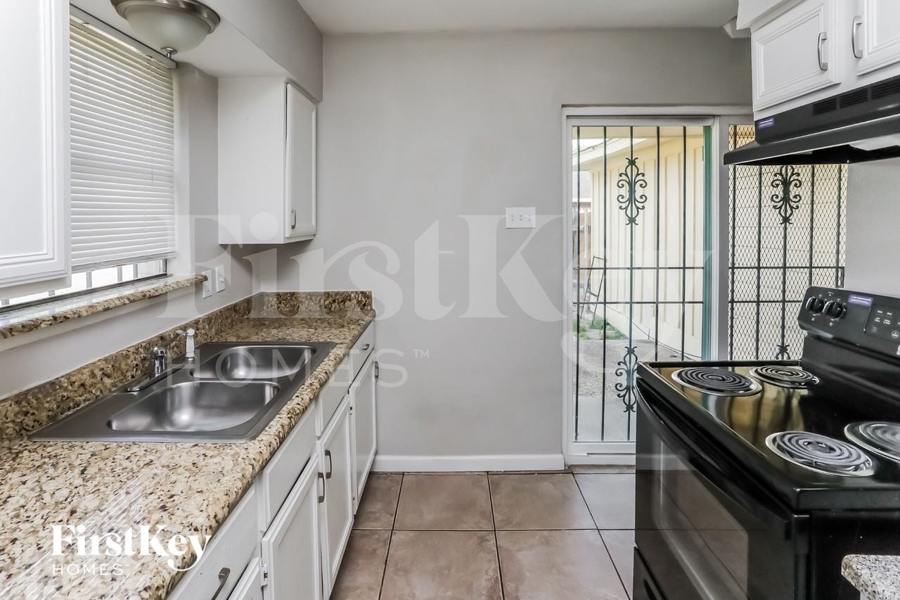 6115 Flagstaff Dr - Photo 7 of 15