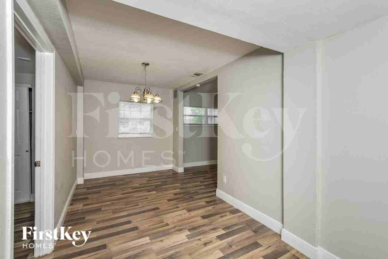 611 Hewett Dr - Photo 6 of 16