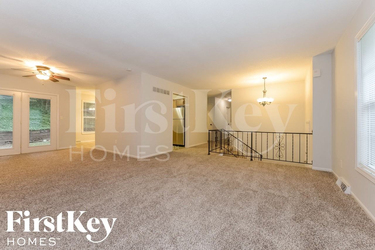 5905 Nw Whispering Oaks Ln - Photo 4 of 15