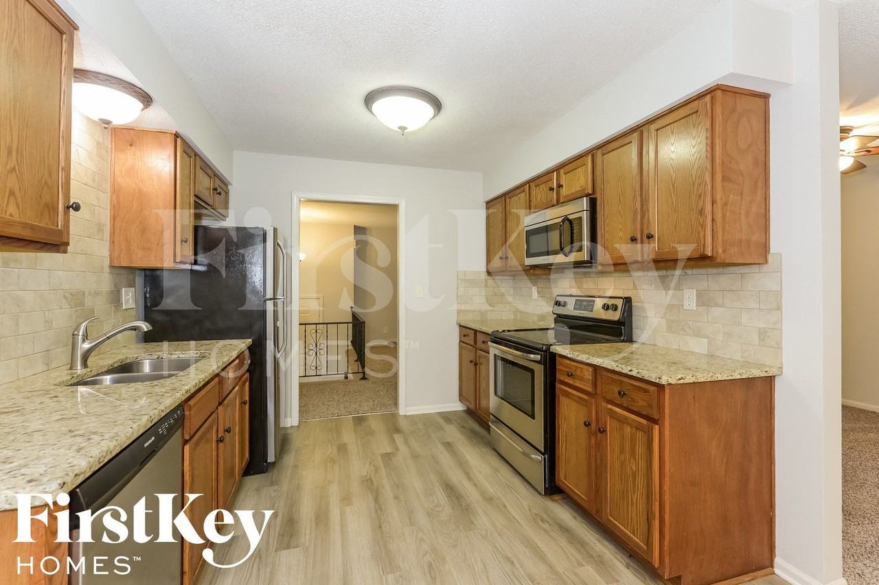 5905 Nw Whispering Oaks Ln - Photo 5 of 15