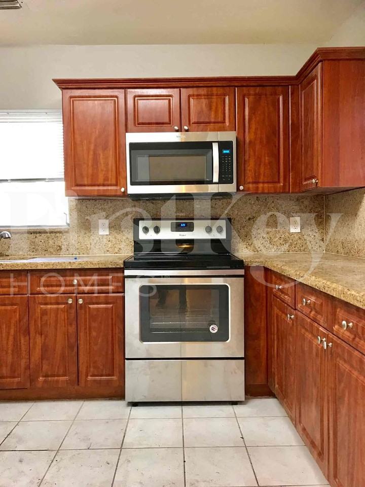 5850 Nwst - Photo 5 of 19