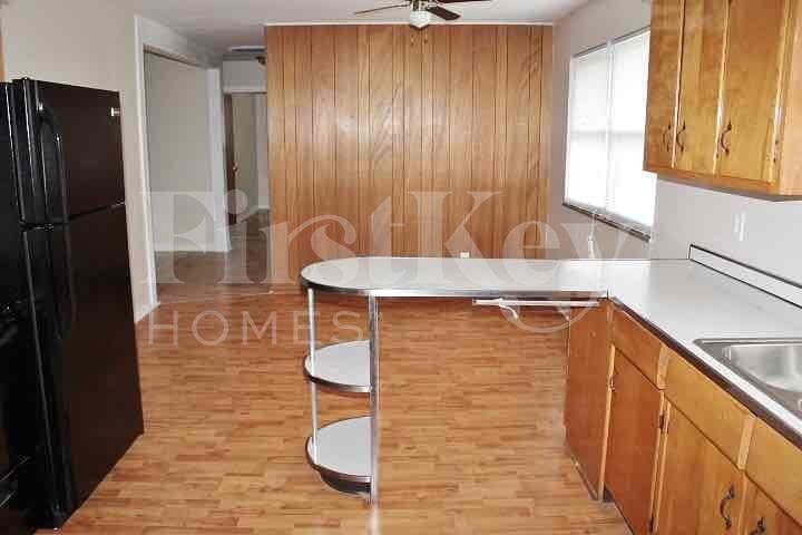 5750 Wallingwood Dr - Photo 3 of 13