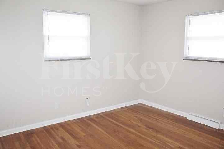 5750 Wallingwood Dr - Photo 6 of 13