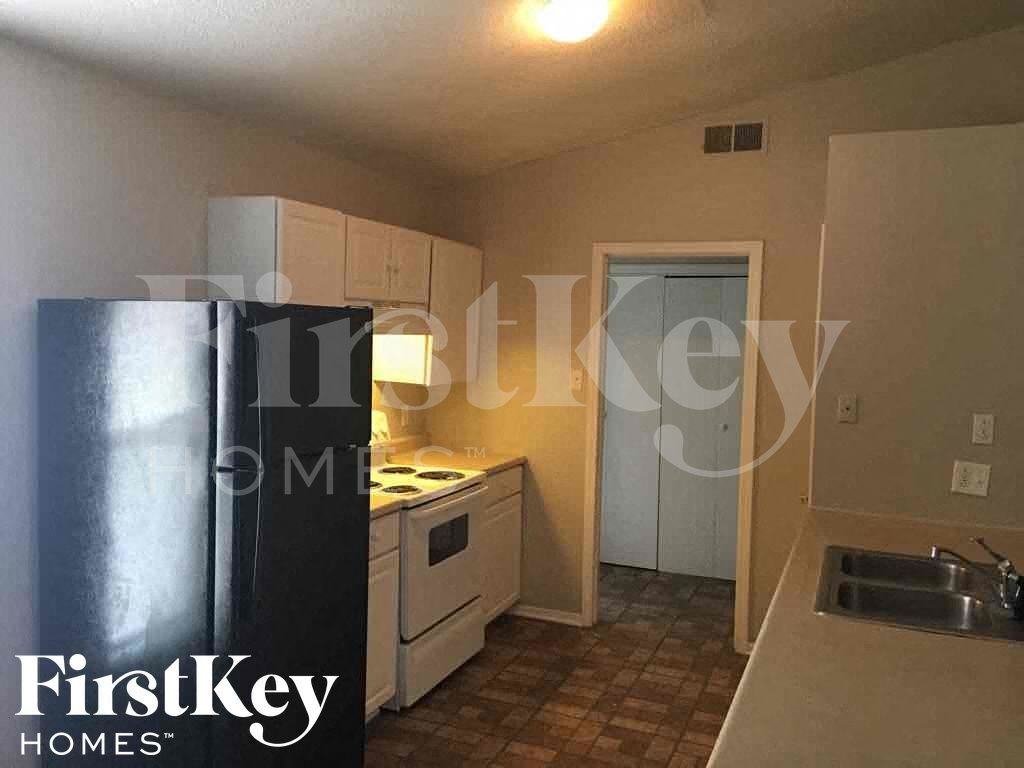 5749 Jardin Pl - Photo 4 of 14