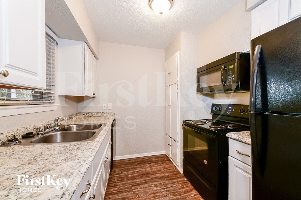 5721 Melanite Ave - Photo 5 of 15