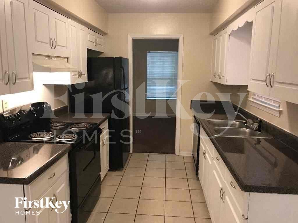 5712 Fox Bend Ave - Photo 4 of 12