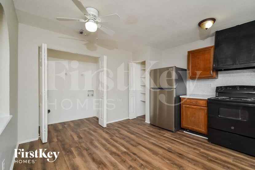 5702 Magnolia Ln - Photo 7 of 15