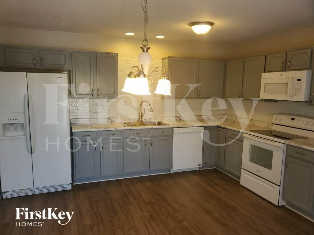 5606 Beechtree Ln - Photo 6 of 19