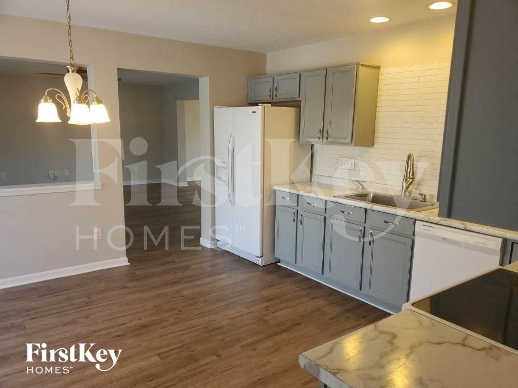 5606 Beechtree Ln - Photo 7 of 19