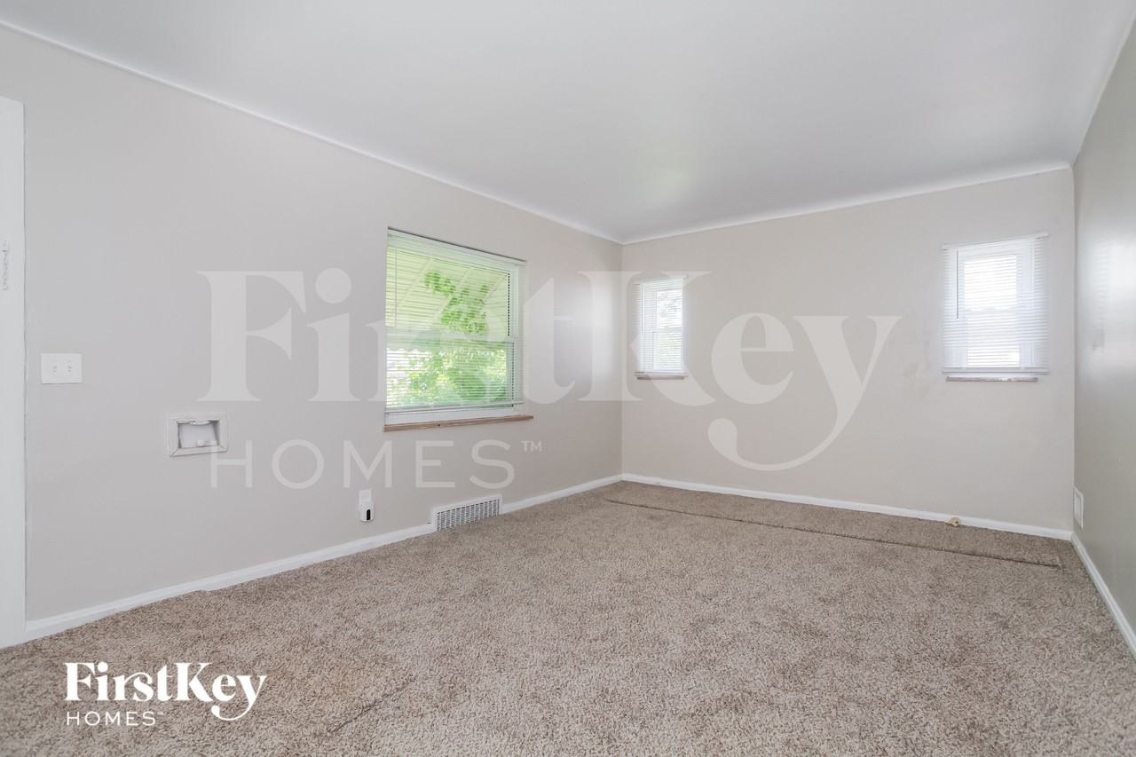 5256 Ponce Ln - Photo 3 of 15