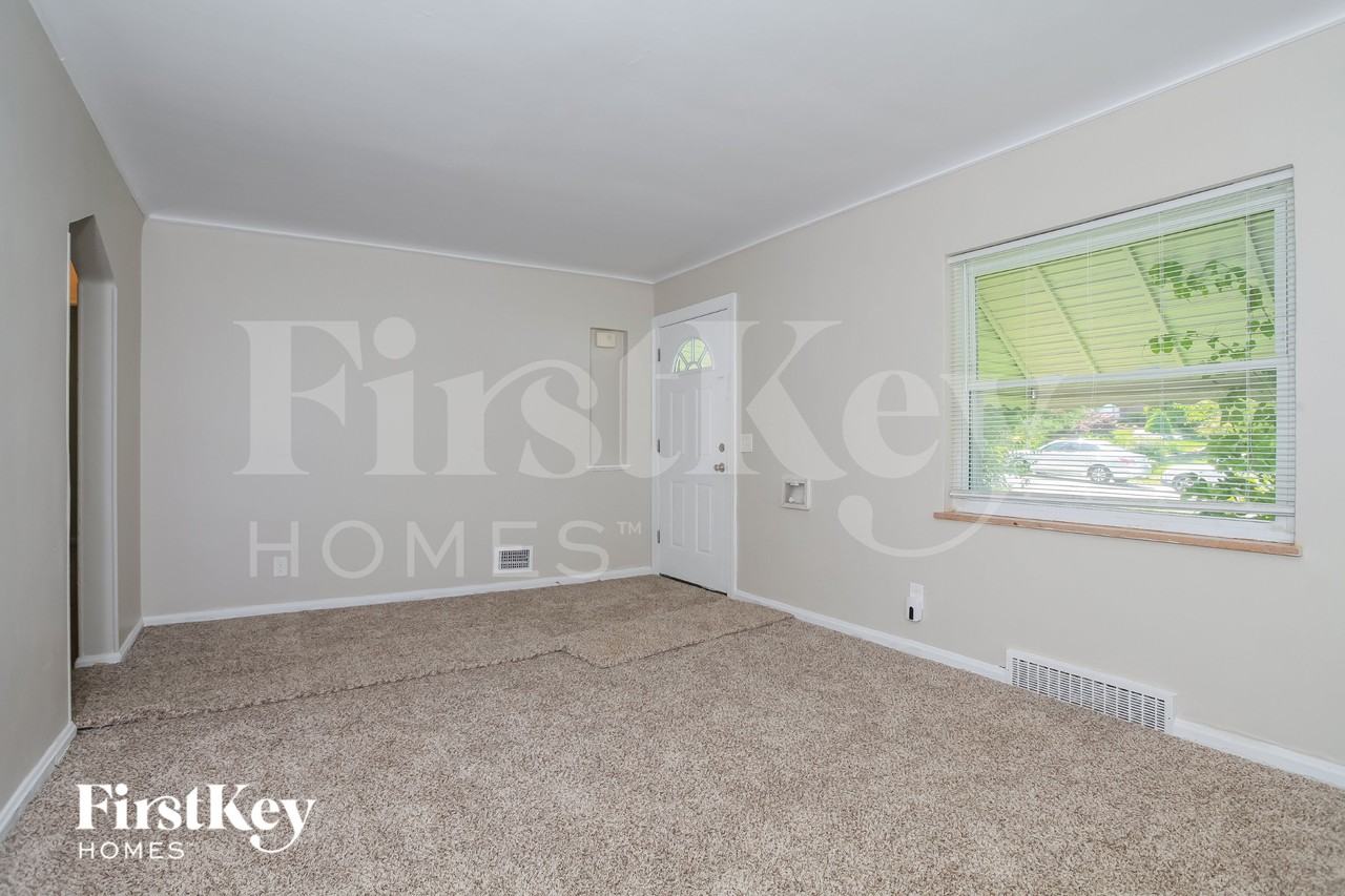 5256 Ponce Ln - Photo 4 of 15