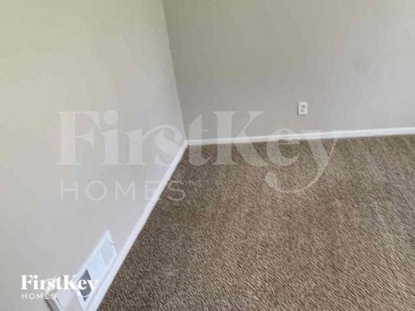 5195 Suggs St - Photo 4 of 10