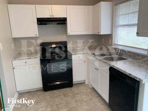 5195 Suggs St - Photo 5 of 10