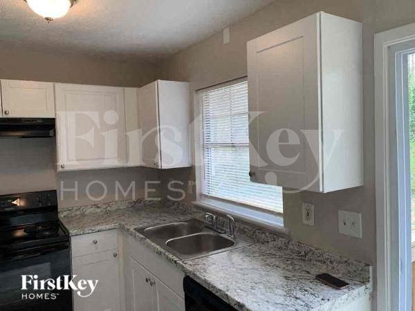 5195 Suggs St - Photo 6 of 10