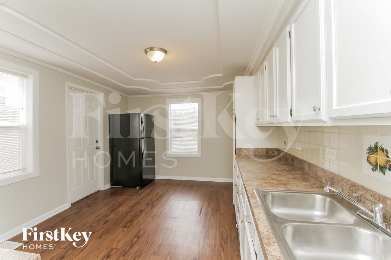 515 Columbia St - Photo 4 of 15