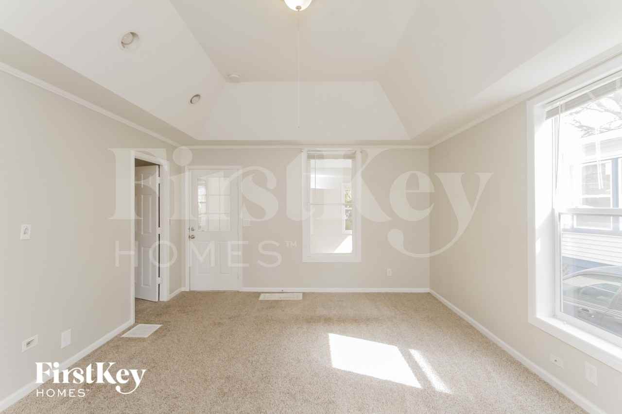 515 Columbia St - Photo 6 of 15