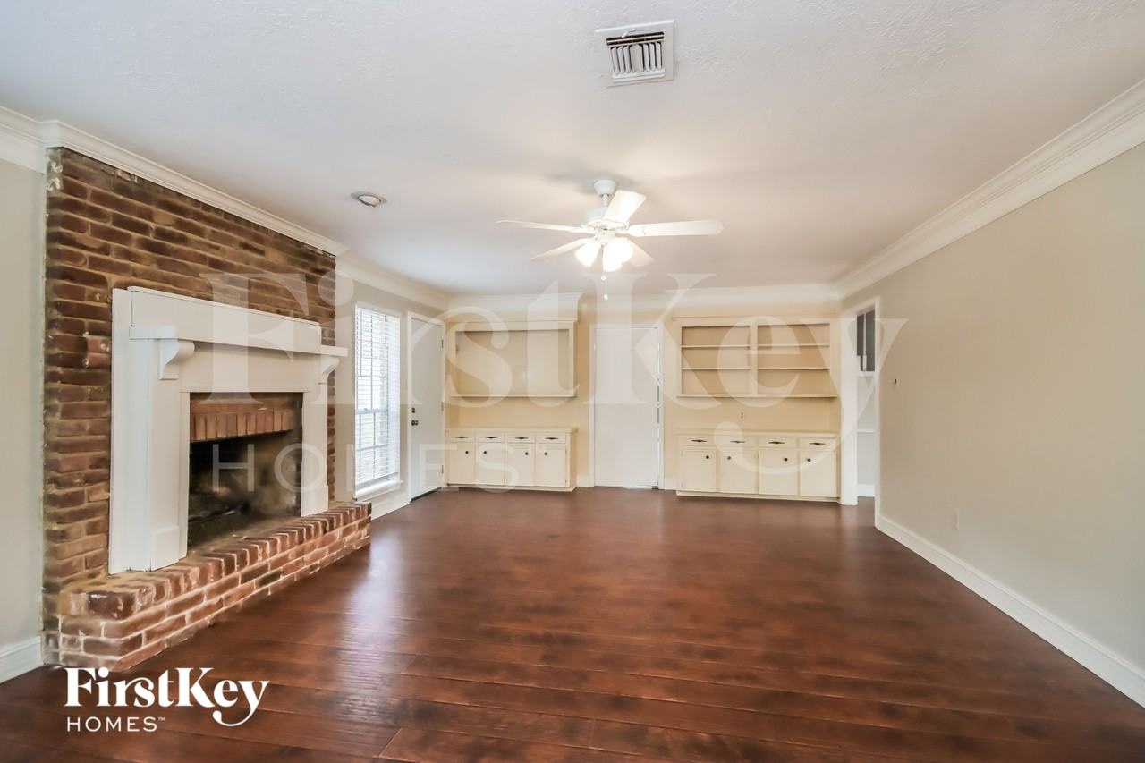 461 Stephen F Austin Dr - Photo 3 of 16