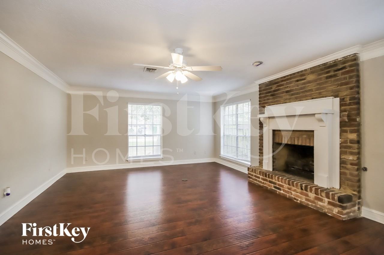 461 Stephen F Austin Dr - Photo 4 of 16