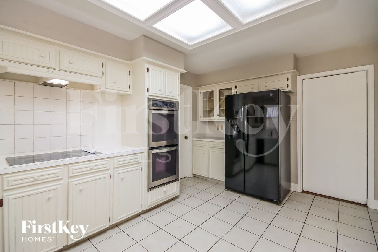 461 Stephen F Austin Dr - Photo 6 of 16