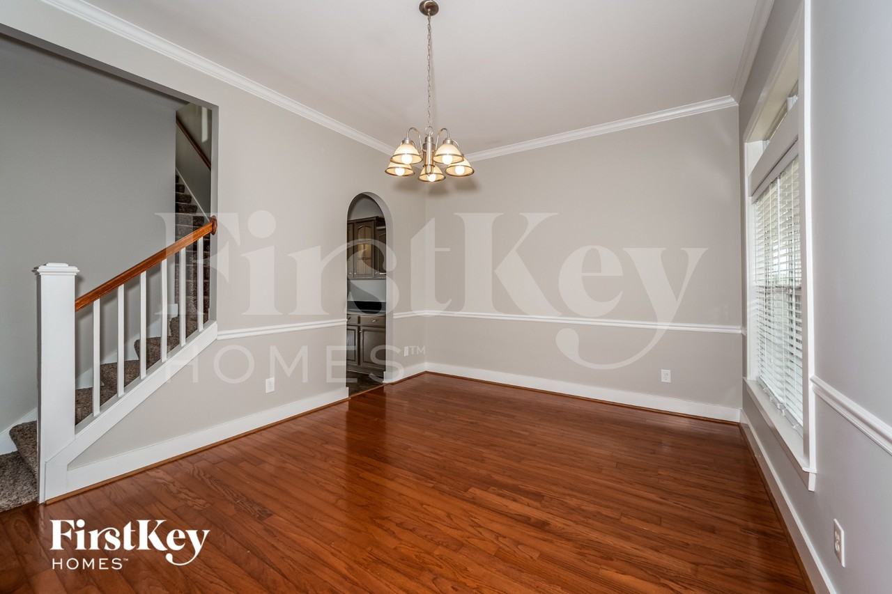 4598 Clubview Dr - Photo 4 of 16