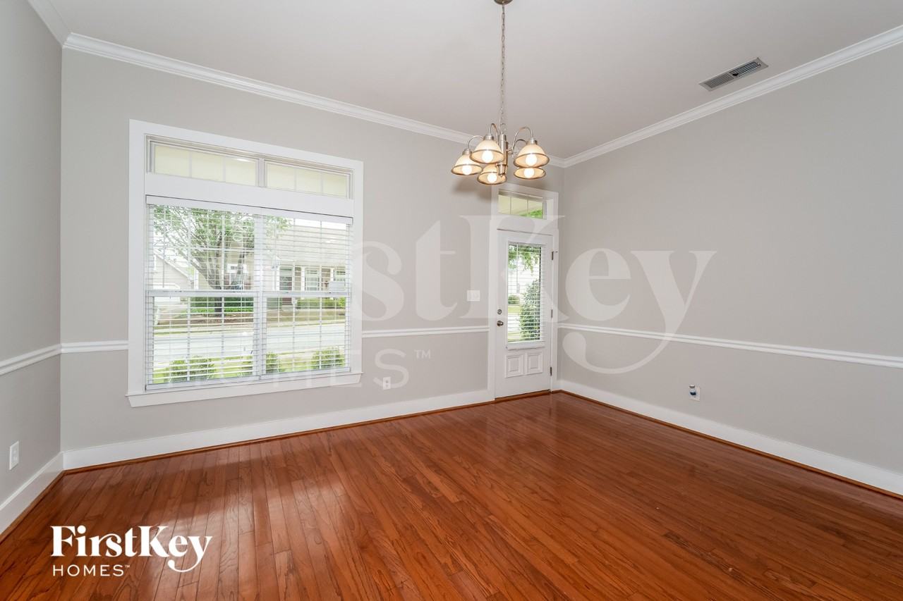 4598 Clubview Dr - Photo 5 of 16