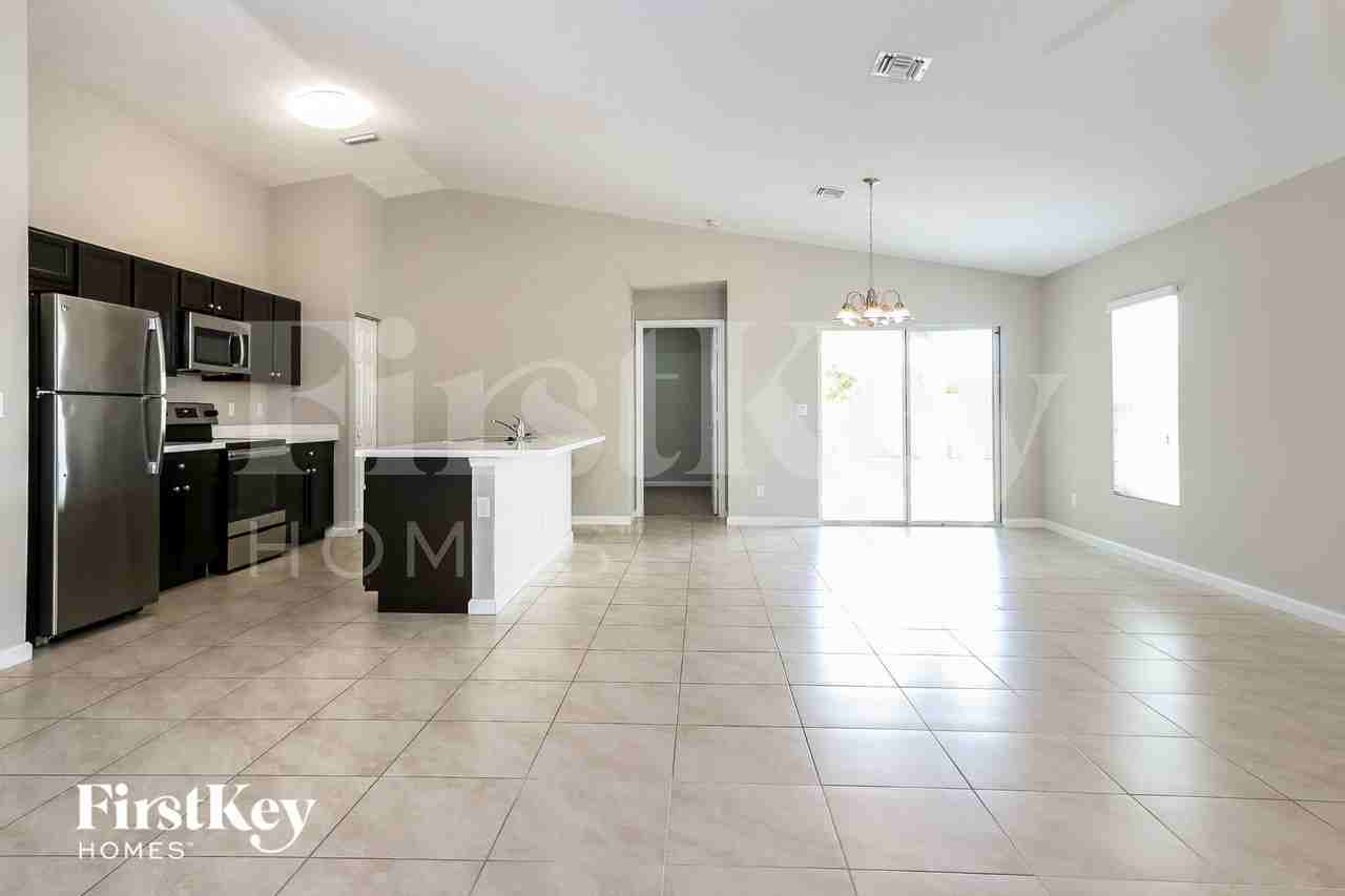 4477 Sw Port St Lucie Blvd - Photo 5 of 15