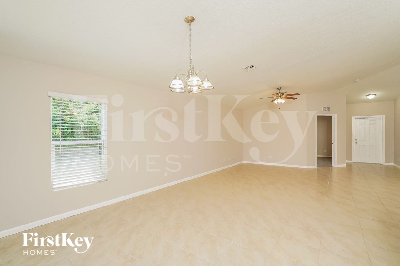 4285 Sw Walker St - Photo 3 of 15