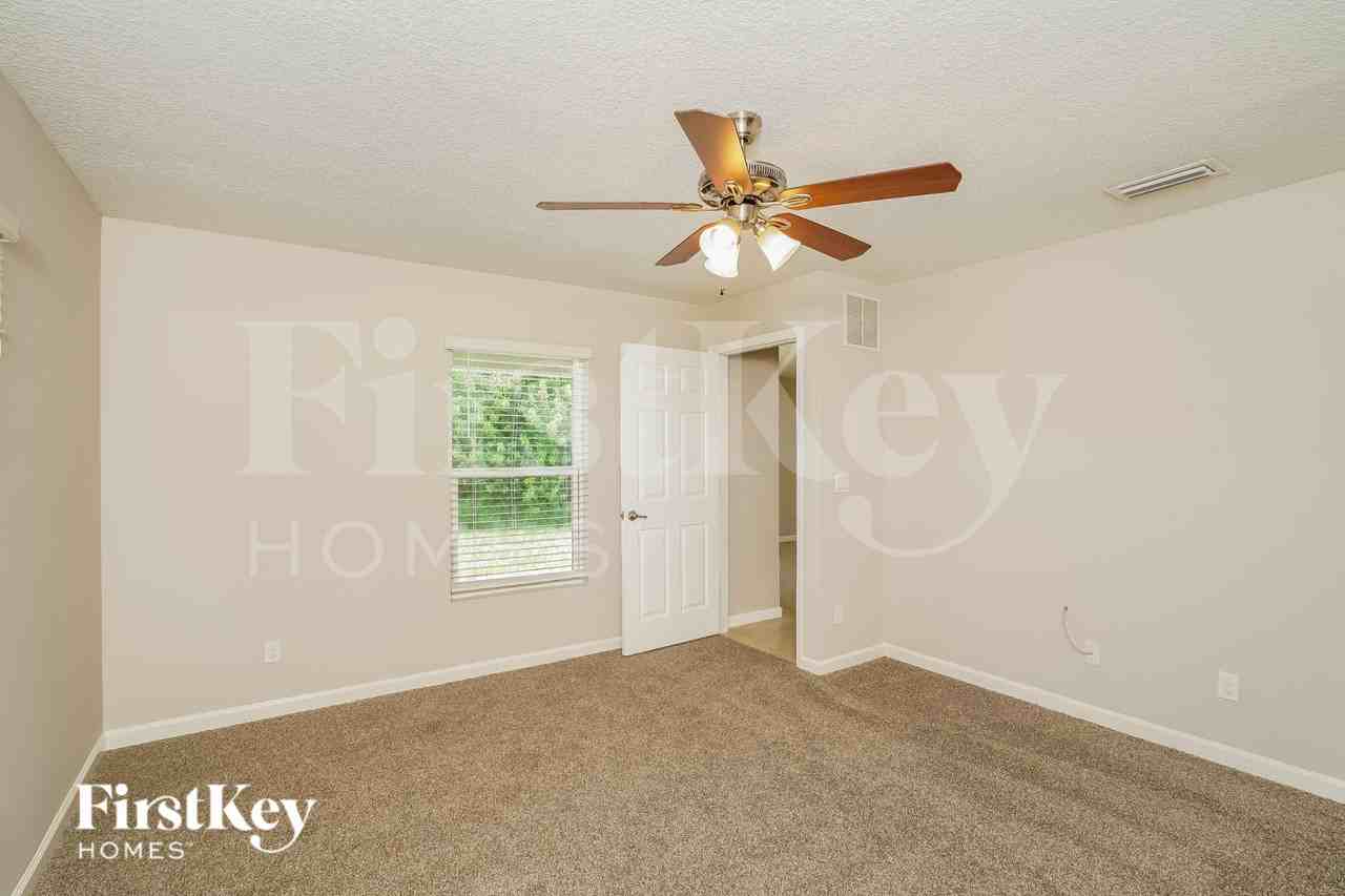 4285 Sw Walker St - Photo 5 of 15