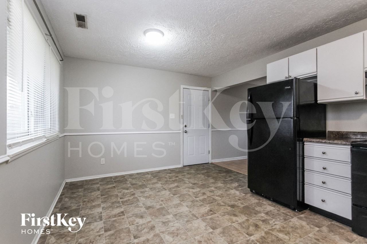 416 Ada Ln - Photo 4 of 15