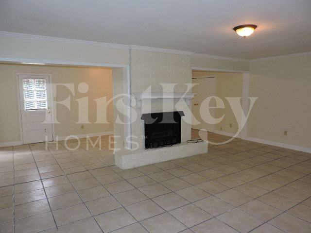 3347 Bluemont Dr - Photo 4 of 14