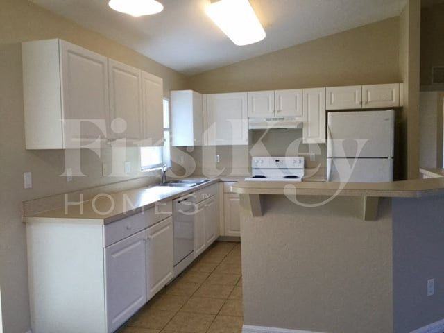 314 Ne 17th St - Photo 4 of 14