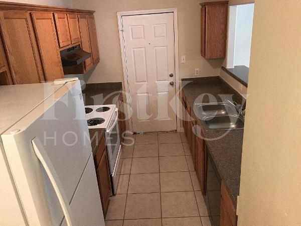 2920 La Estancia Ln - Photo 5 of 18