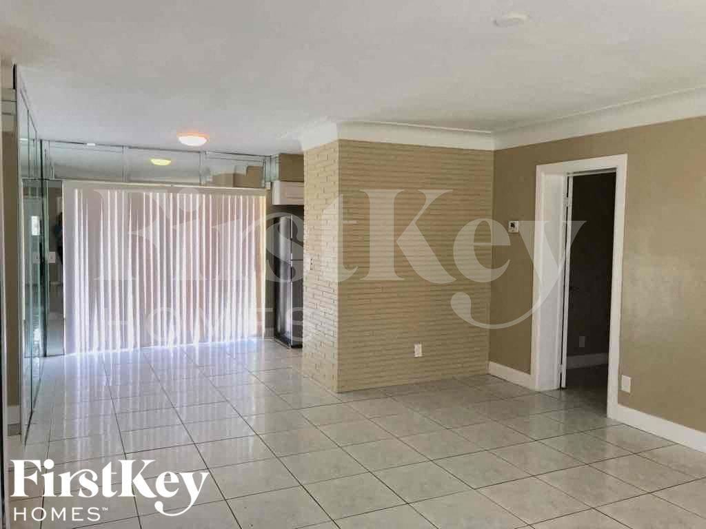 2840 Sw 2nd Ct - Photo 3 of 17