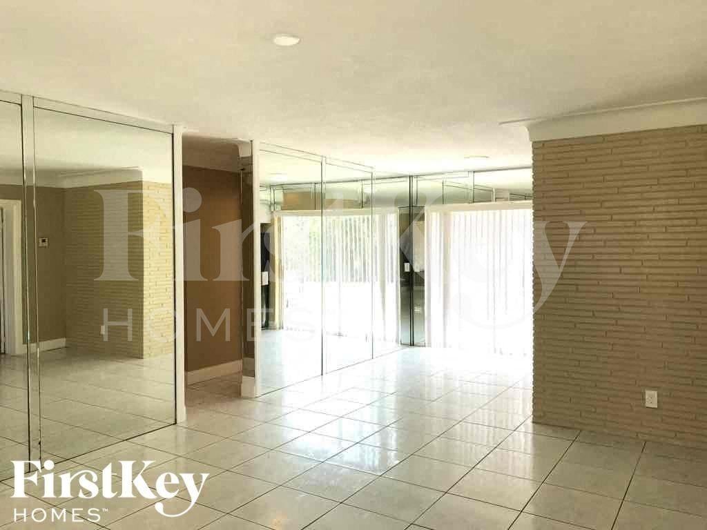 2840 Sw 2nd Ct - Photo 4 of 17