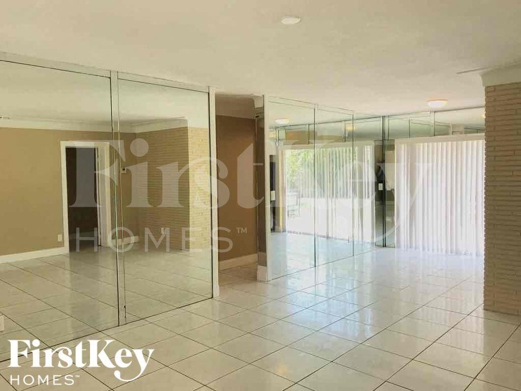 2840 Sw 2nd Ct - Photo 5 of 17