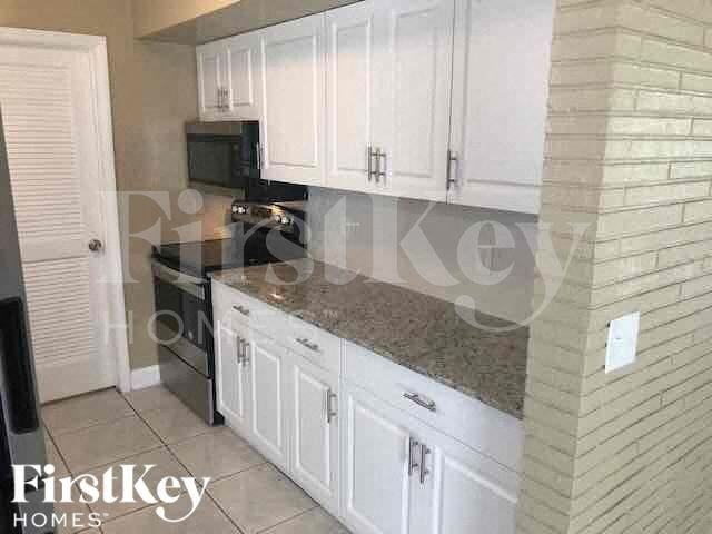 2840 Sw 2nd Ct - Photo 6 of 17