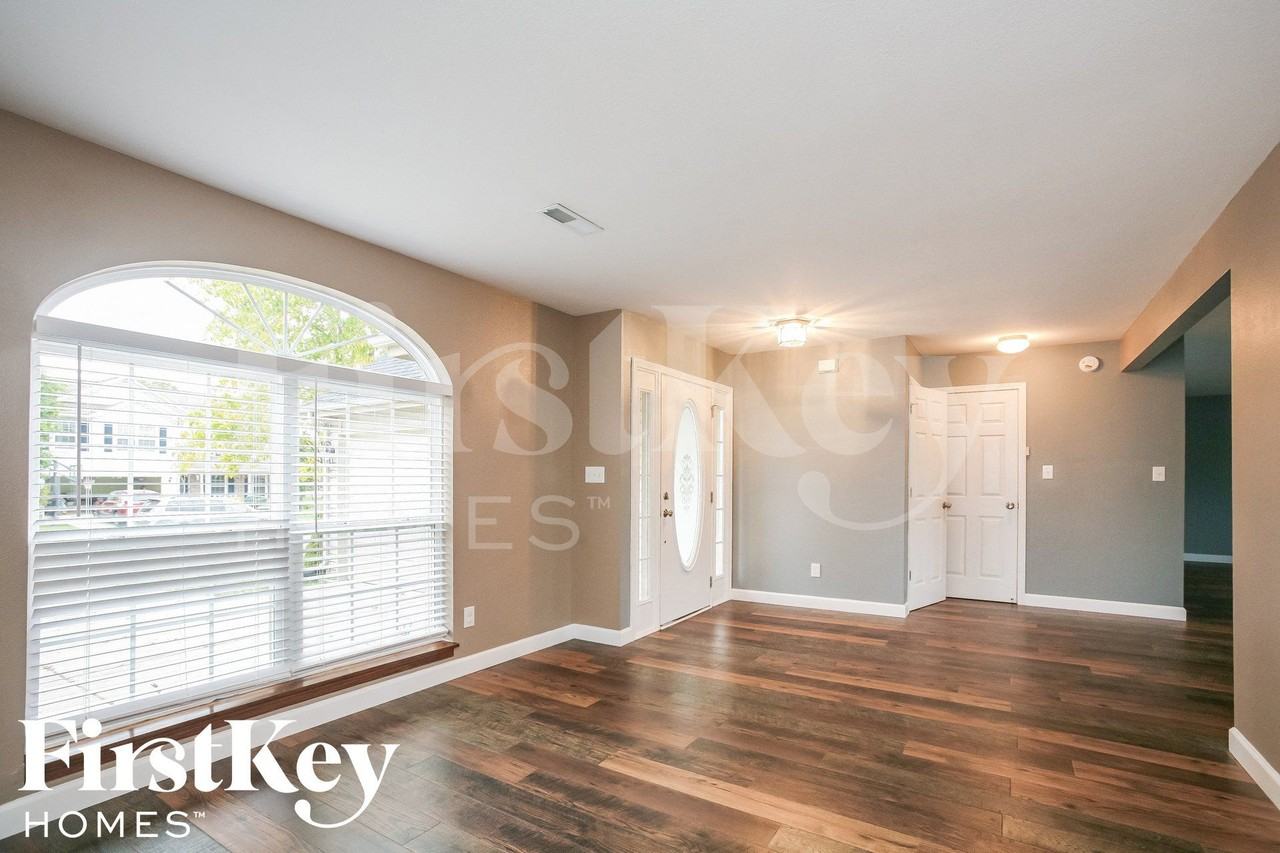 275 Lazy Hollow Dr - Photo 2 of 14