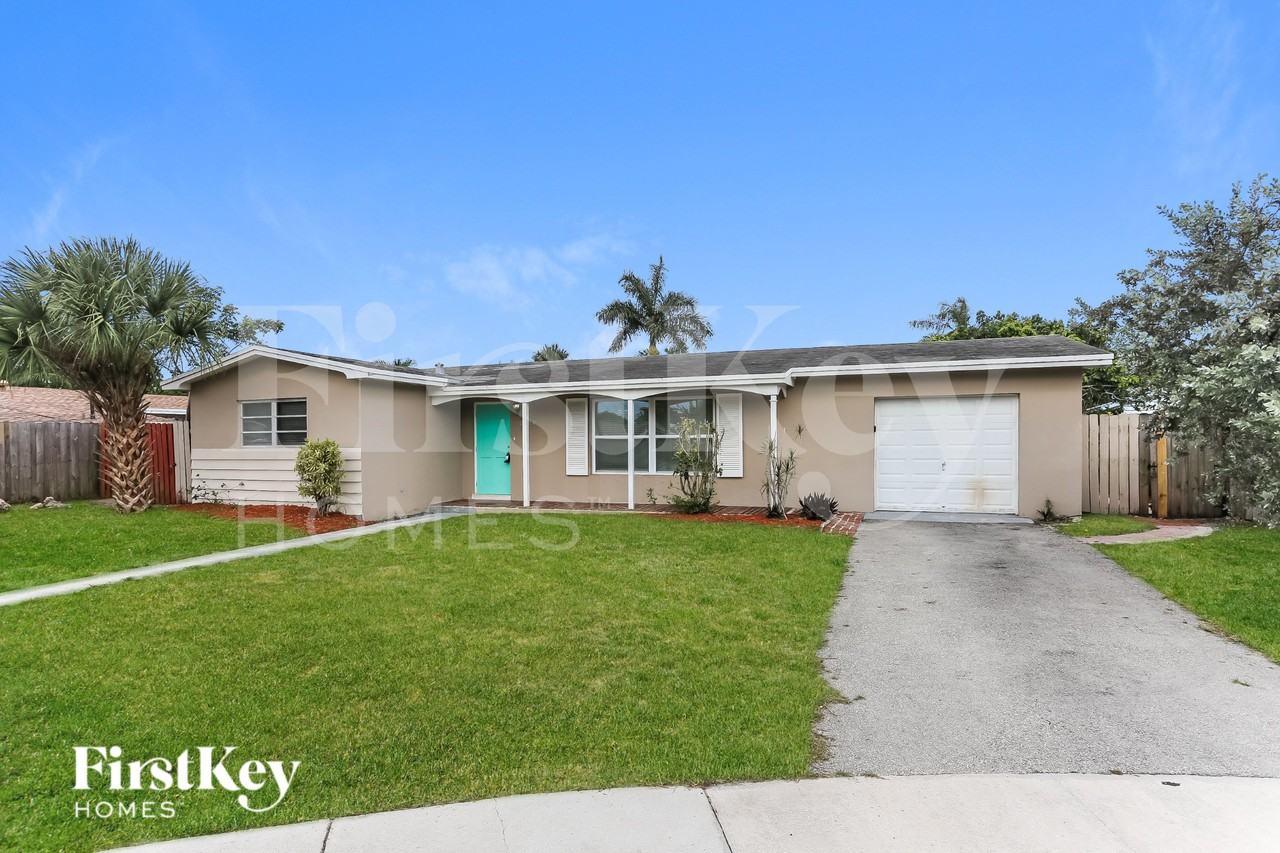 2720 Sw 18th St - Photo 2 of 16