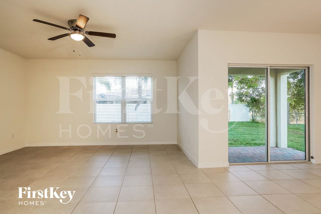 237 Se 3rd St - Photo 2 of 15