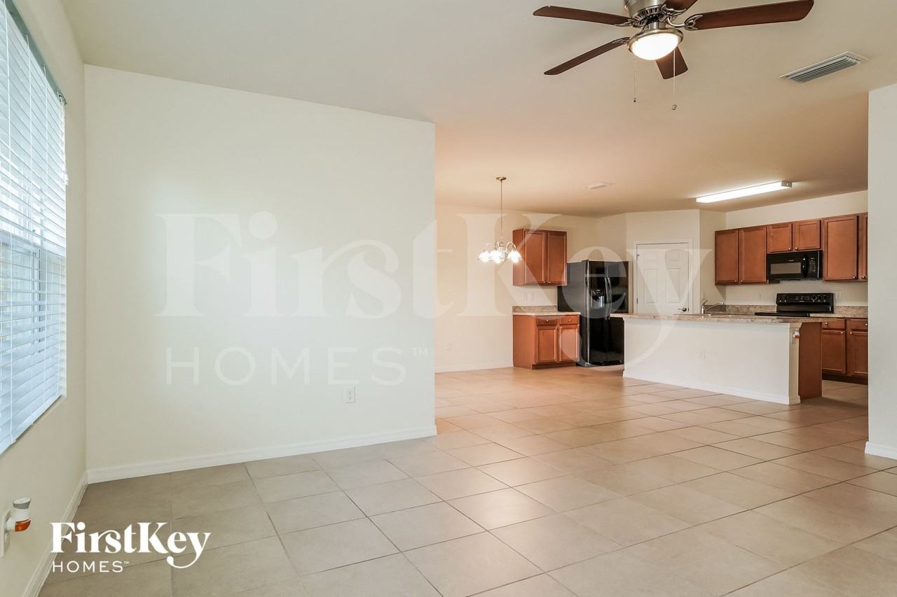 237 Se 3rd St - Photo 3 of 15