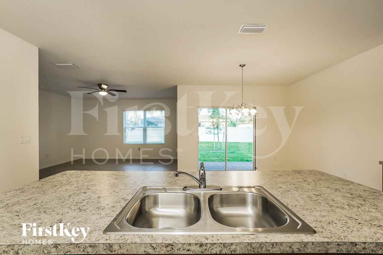 237 Se 3rd St - Photo 4 of 15