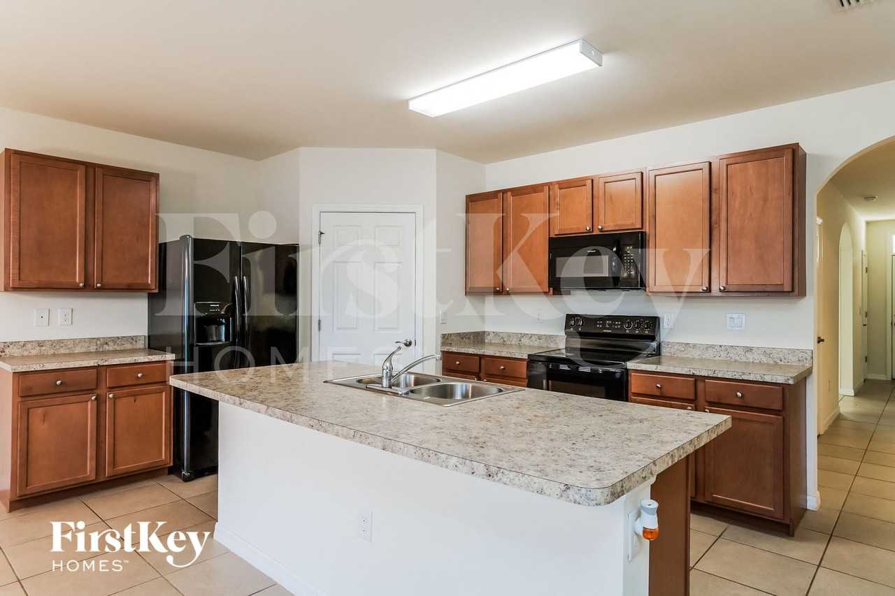 237 Se 3rd St - Photo 5 of 15