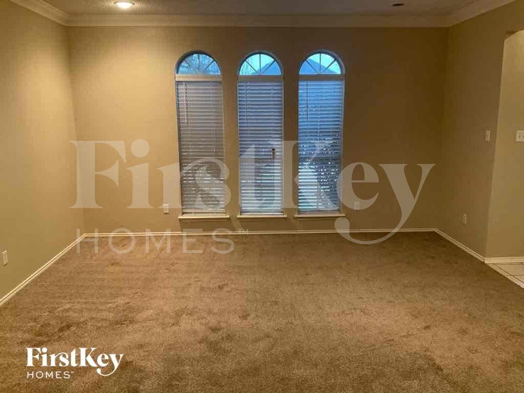 2329 Bent Brook Dr - Photo 4 of 21