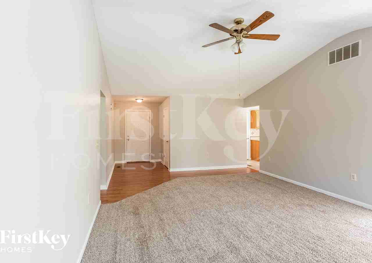 2204 Valley Creek West Ln - Photo 4 of 15