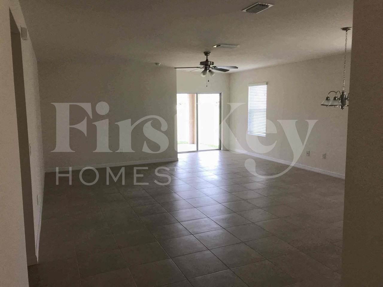 217 Nw 9th St - Photo 3 of 22