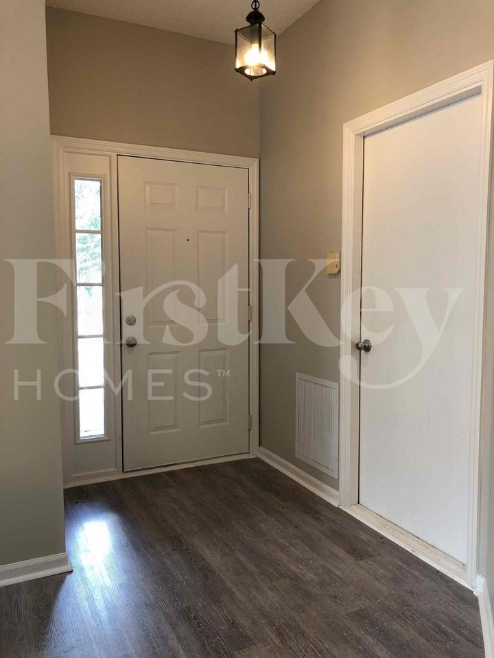 2137 Featherwood Dr W - Photo 2 of 10