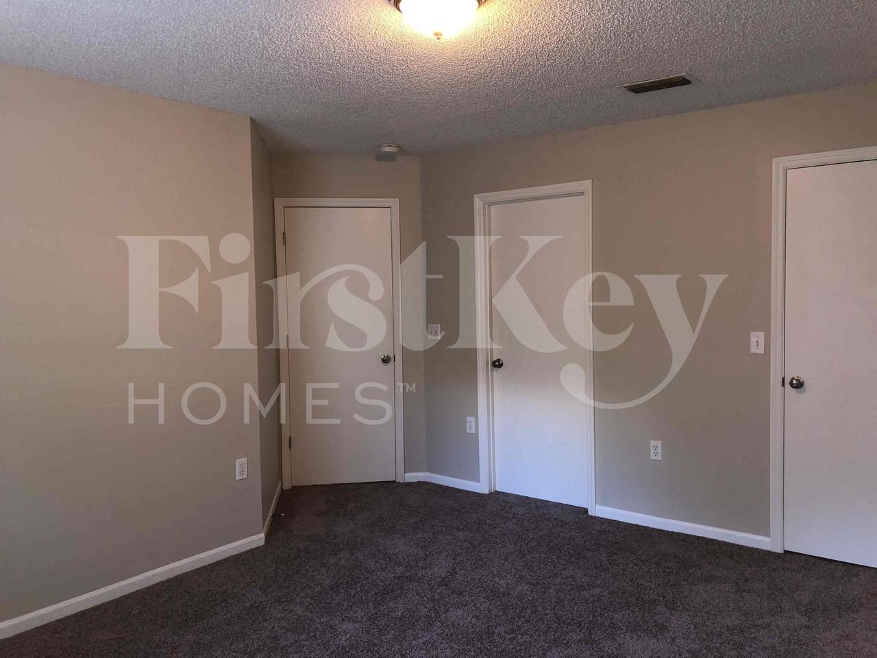 2137 Featherwood Dr W - Photo 5 of 10