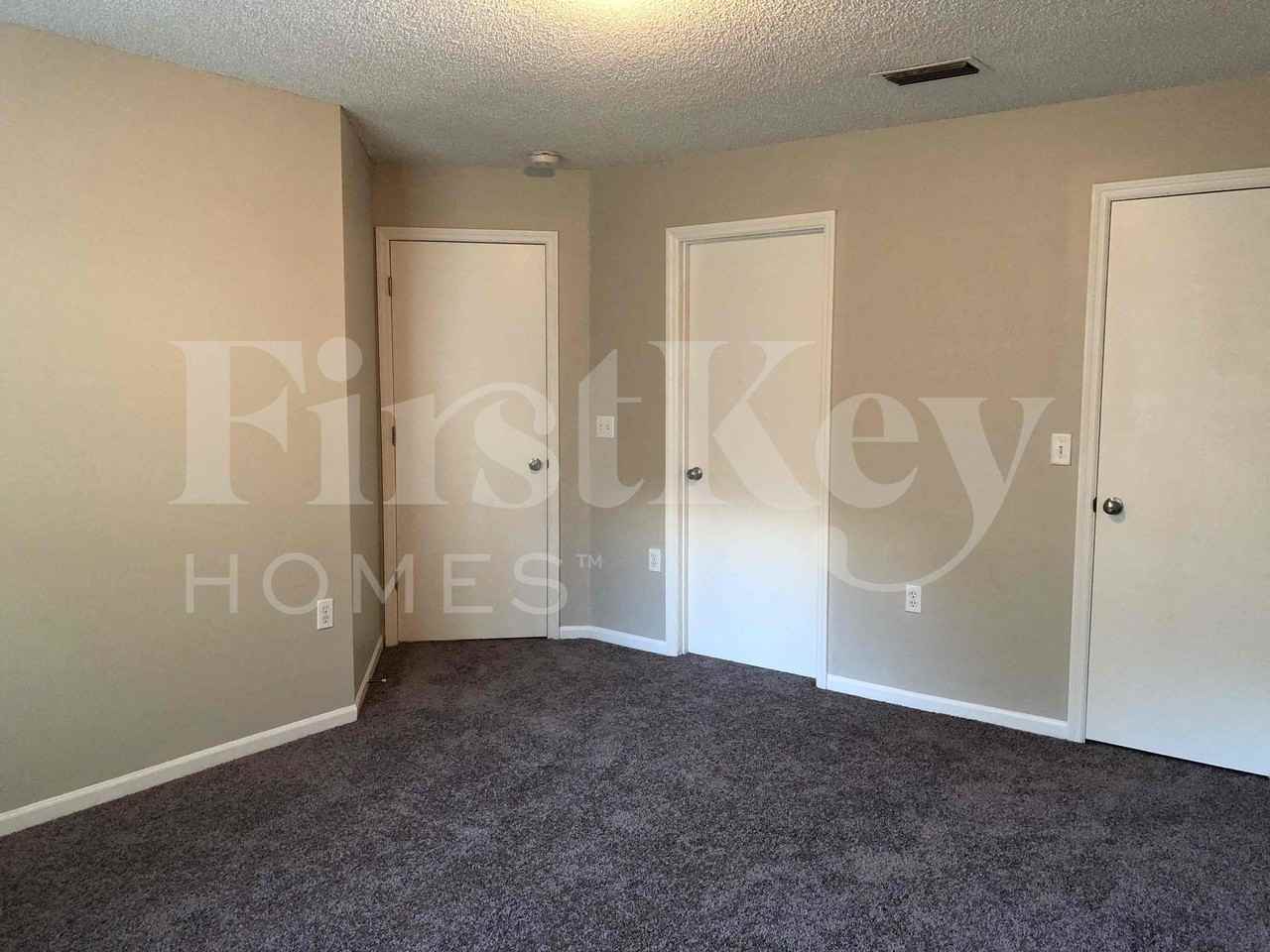 2137 Featherwood Dr W - Photo 6 of 10