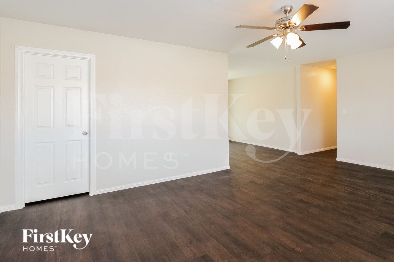 2128 Carver Ave - Photo 3 of 18