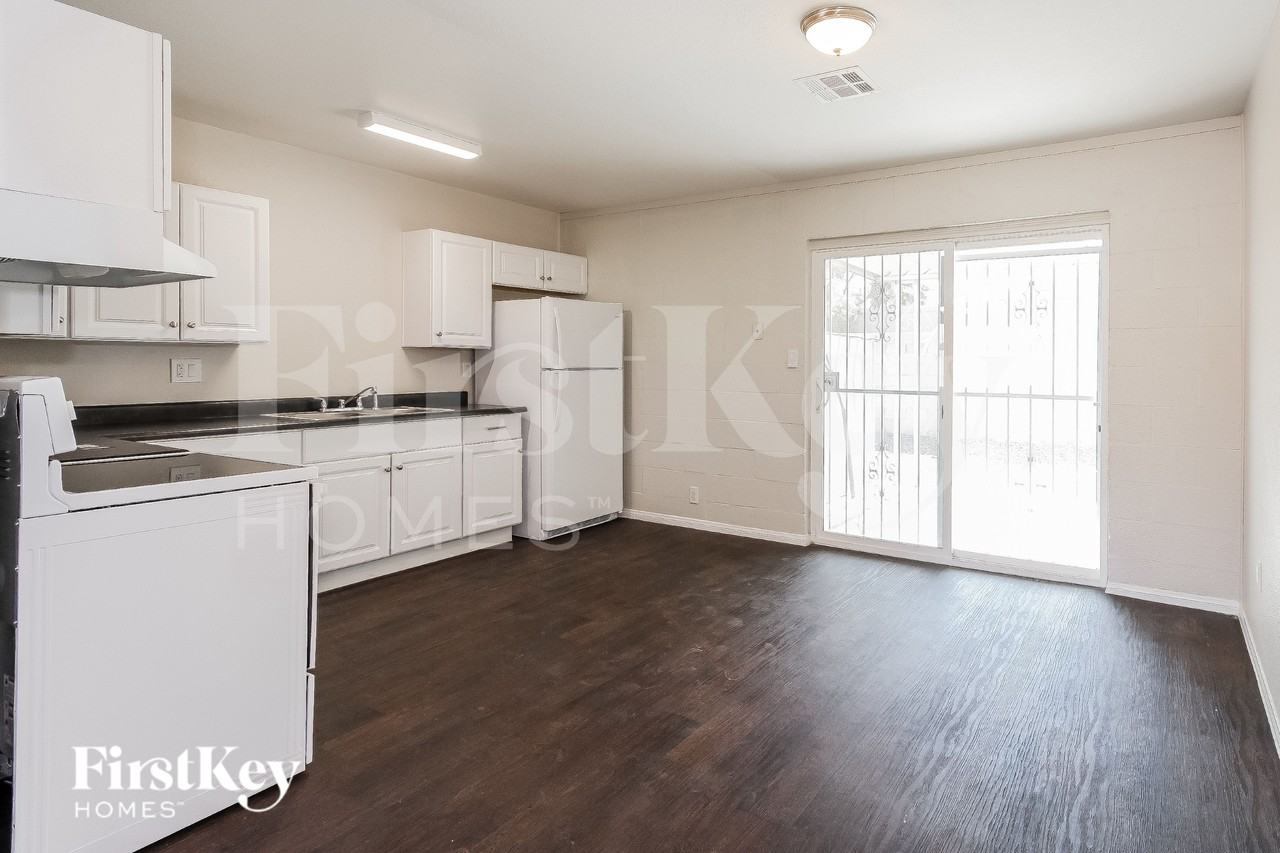 2128 Carver Ave - Photo 5 of 18